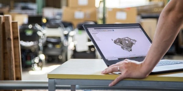 Man working with integrated CAD/CAM software, Fusion 360 from Autodesk